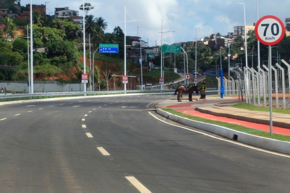 Homem é encontrado morto na BR-324 em Feira de Santana