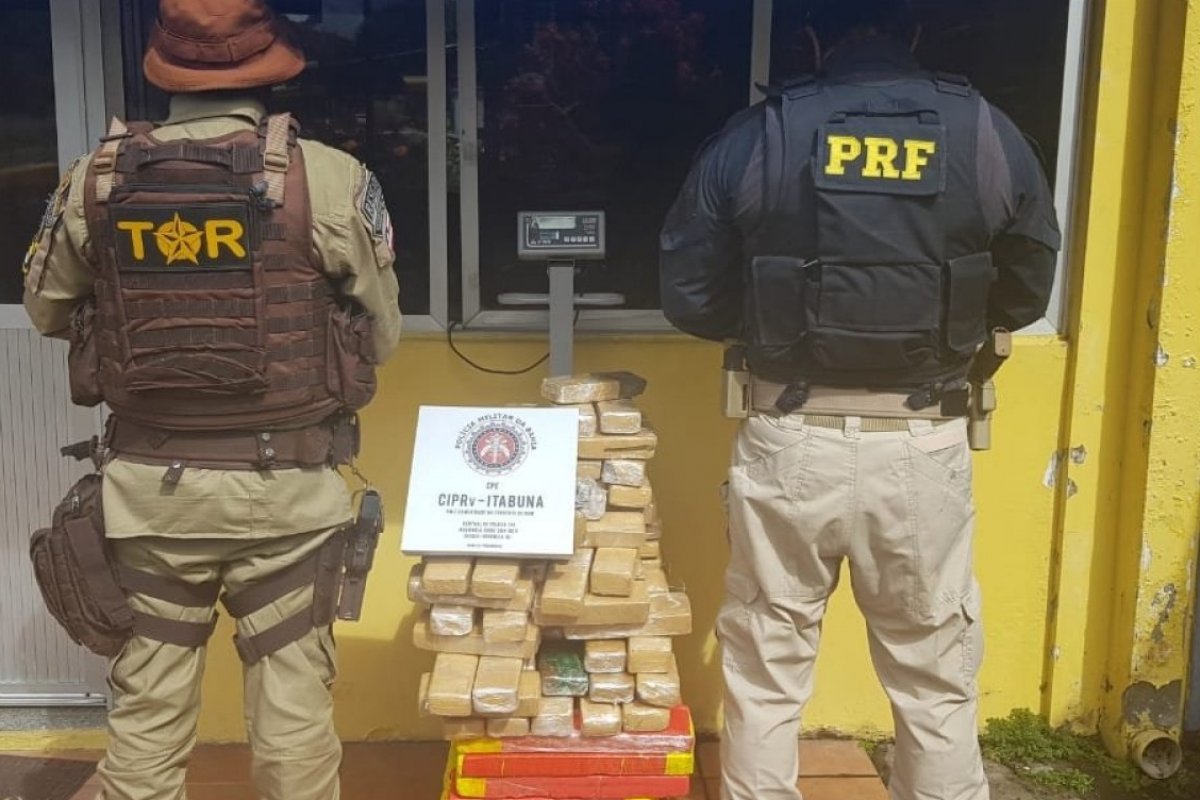 Casal é preso com cerca de 85 quilos de maconha na BR 101