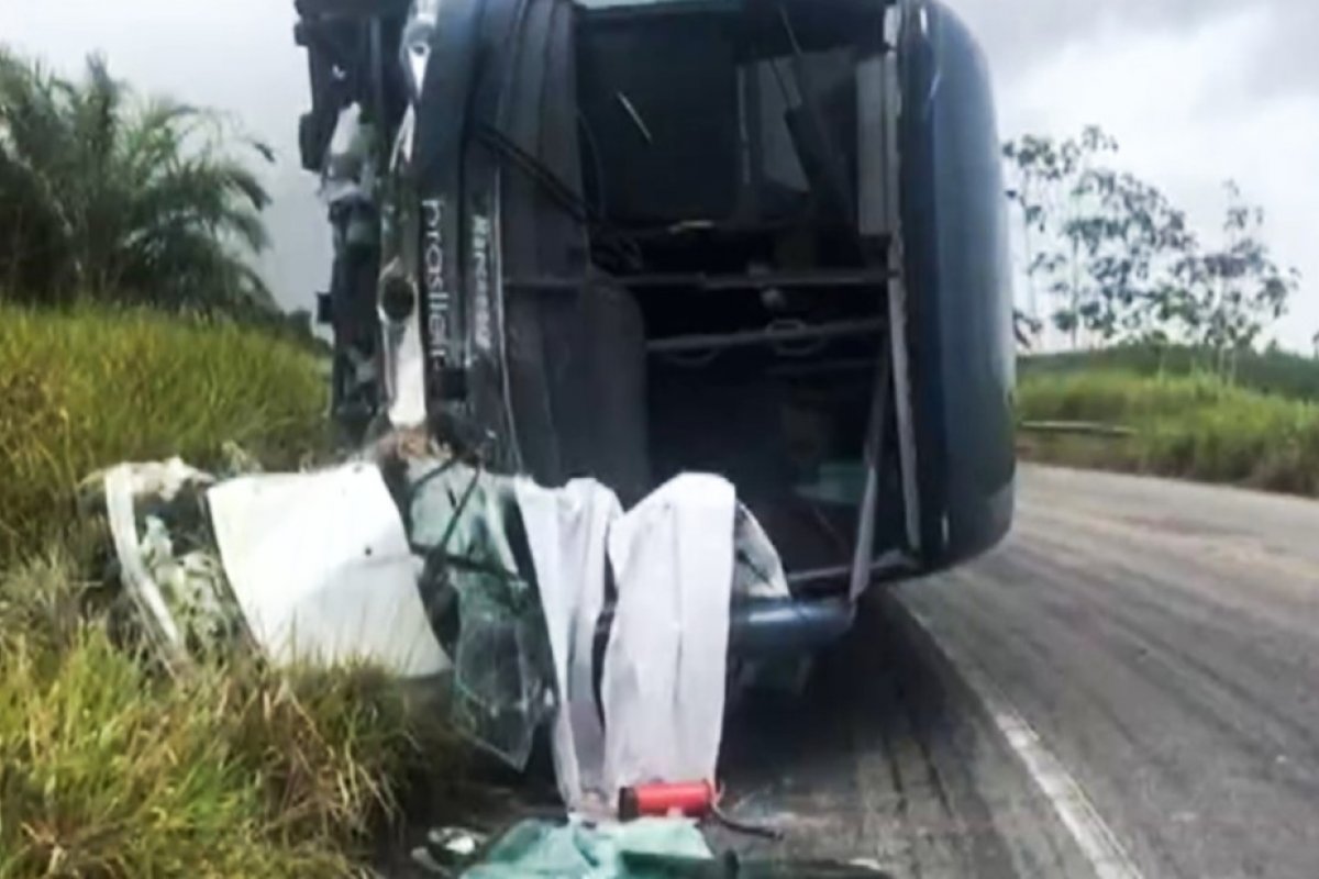Motorista de carro morre em acidente no sul da Bahia