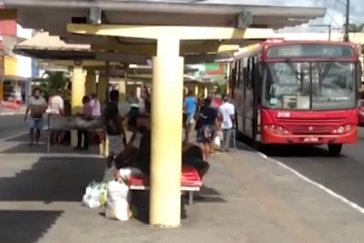 Rodoviários de Alagoinhas paralisam atividades por causa de atraso no salário e ticket alimentação