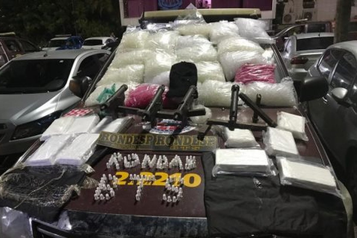 Armas de grosso calibre e drogas são apreendidas em Salvador 