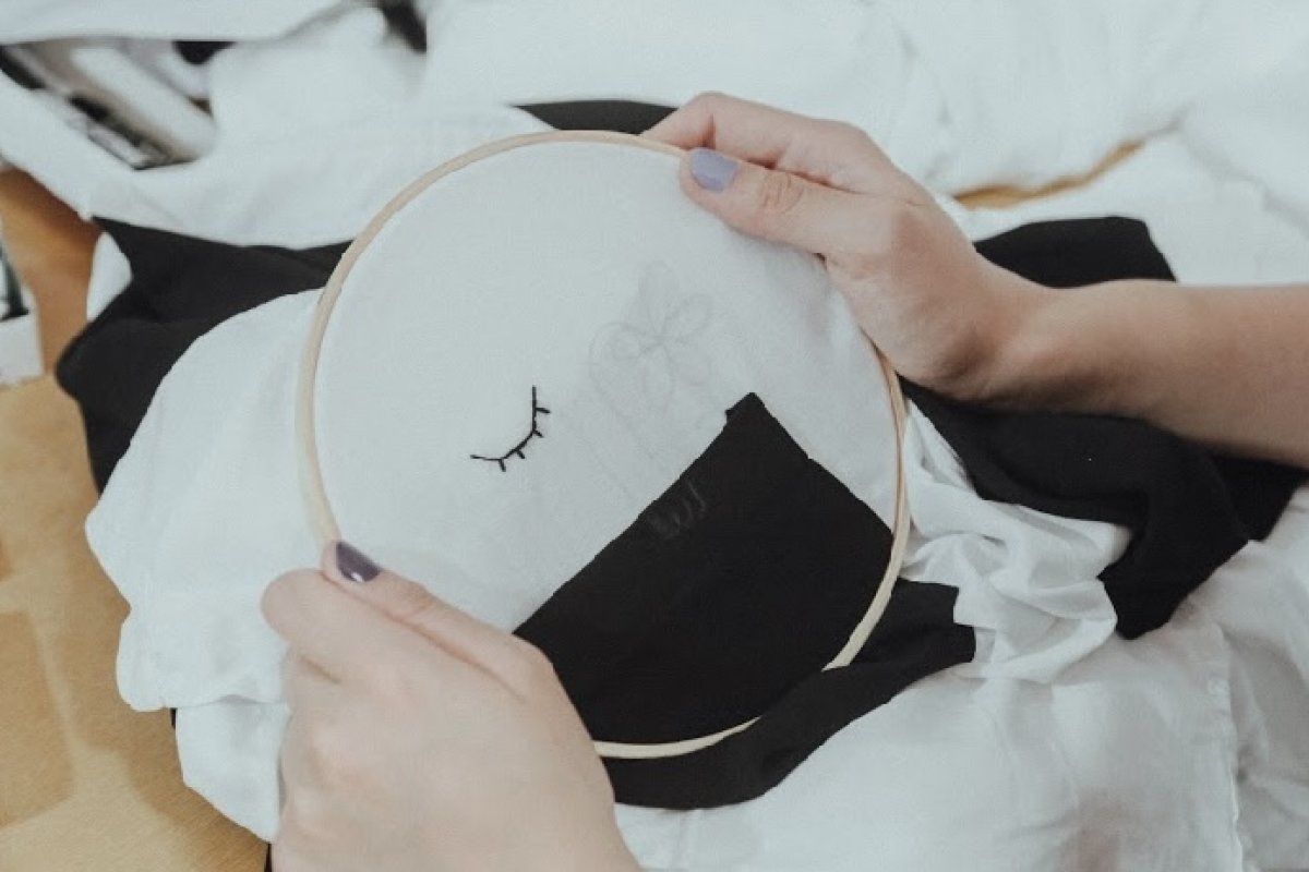 Tcha Camisaria lança sua coleção com bordados autorais já disponível para produção