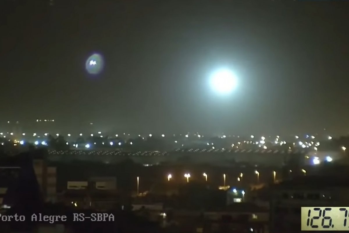 Vídeo: Câmera registra avião da Azul arremetendo devido a "windshear"