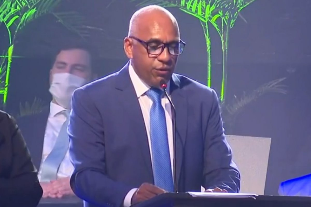 Câmara de Goiânia convoca vice de Maguito para tomar posse como prefeito