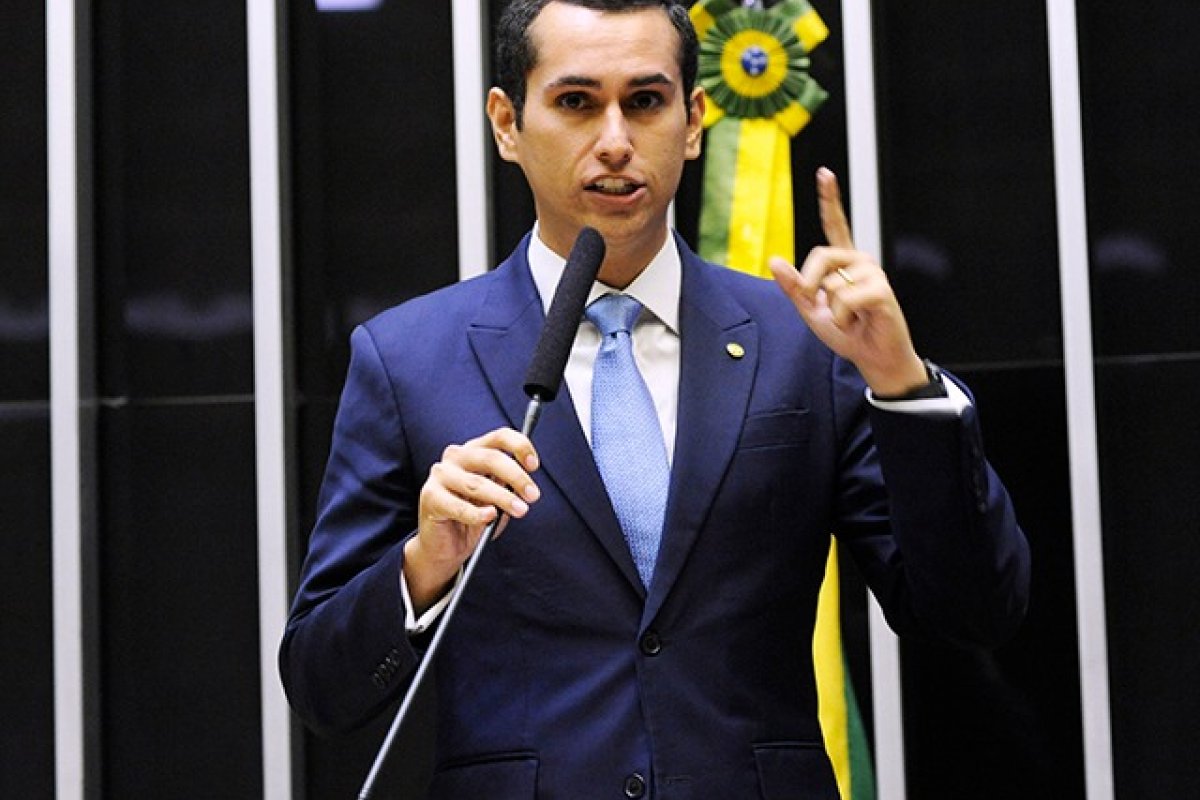 Relator do Orçamento de 2020 enviou R$ 146 milhões para cidade que elegeu a mãe como prefeita