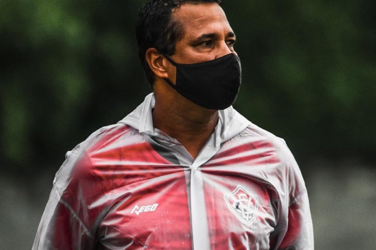 Com testes para covid-19 e chuva, Vitória realiza treino para enfrentar Chapecoense