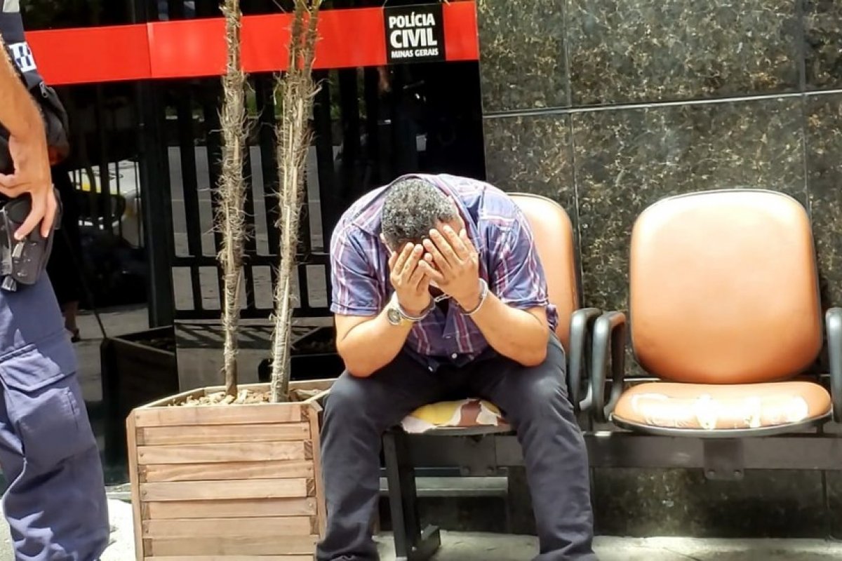 Homem é preso em flagrante após filmar partes íntimas de mulher dentro de um ônibus