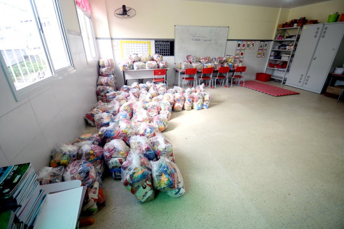 Prefeitura de Salvador inicia distribuição de cestas para alunos municipais na segunda (18)