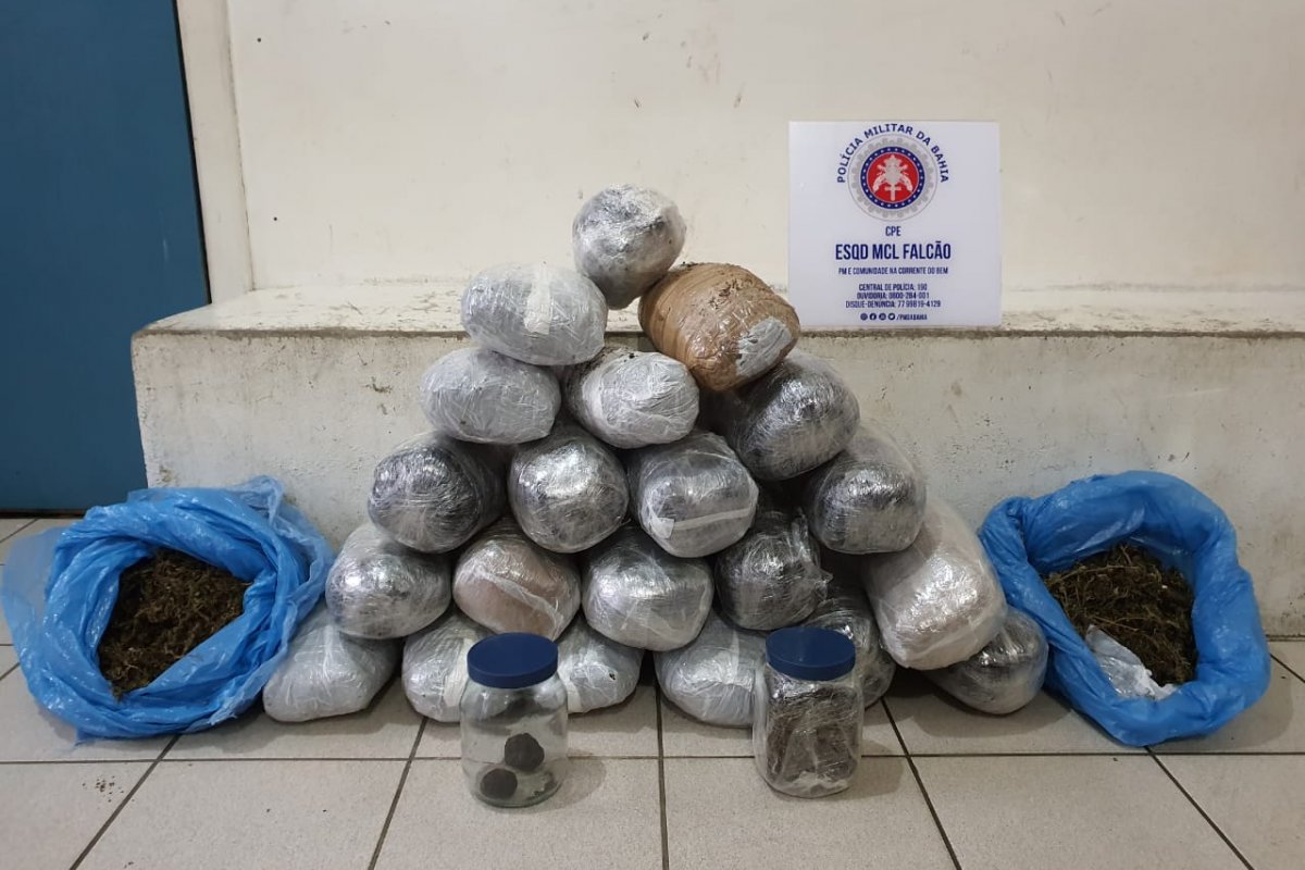 PM flagra homem transportando drogas em caixa de papelão