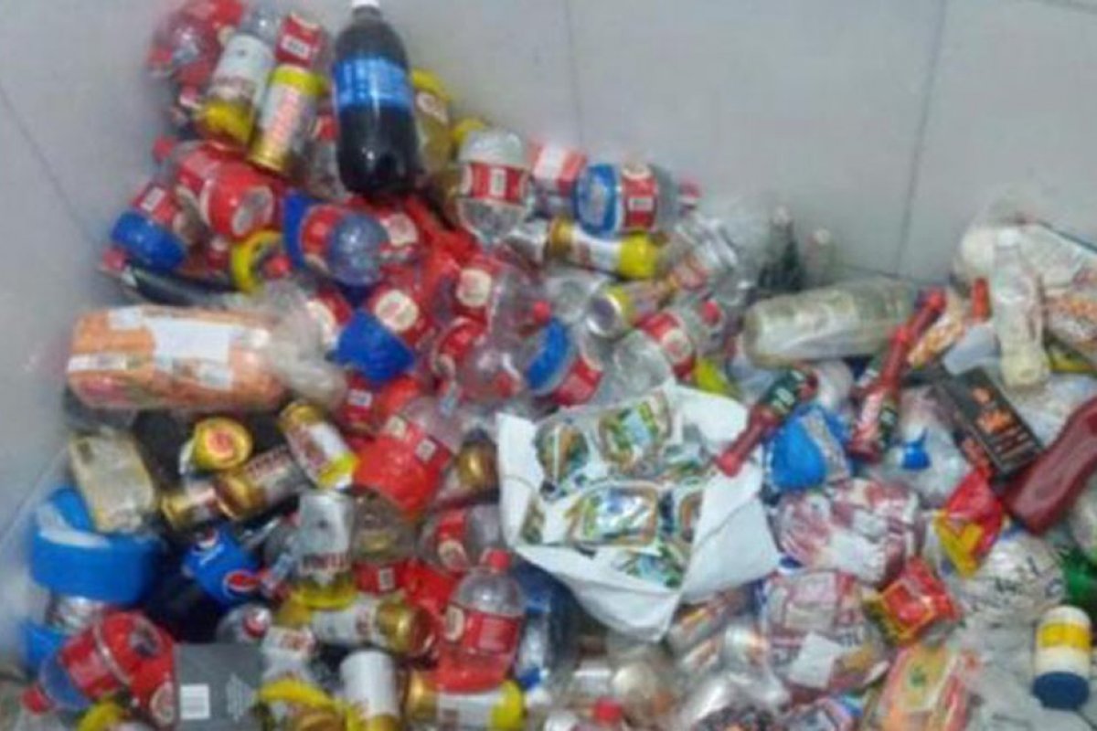 Mais de 200 latas de cerveja, 50 garrafas de vinho que seriam arremessadas em presídio de Salvador são apreendidas