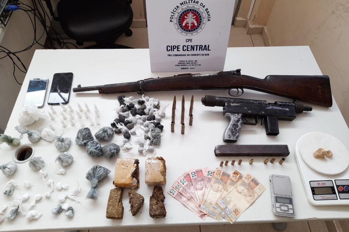 Confronto entre criminosos e policiais deixa um homem ferido