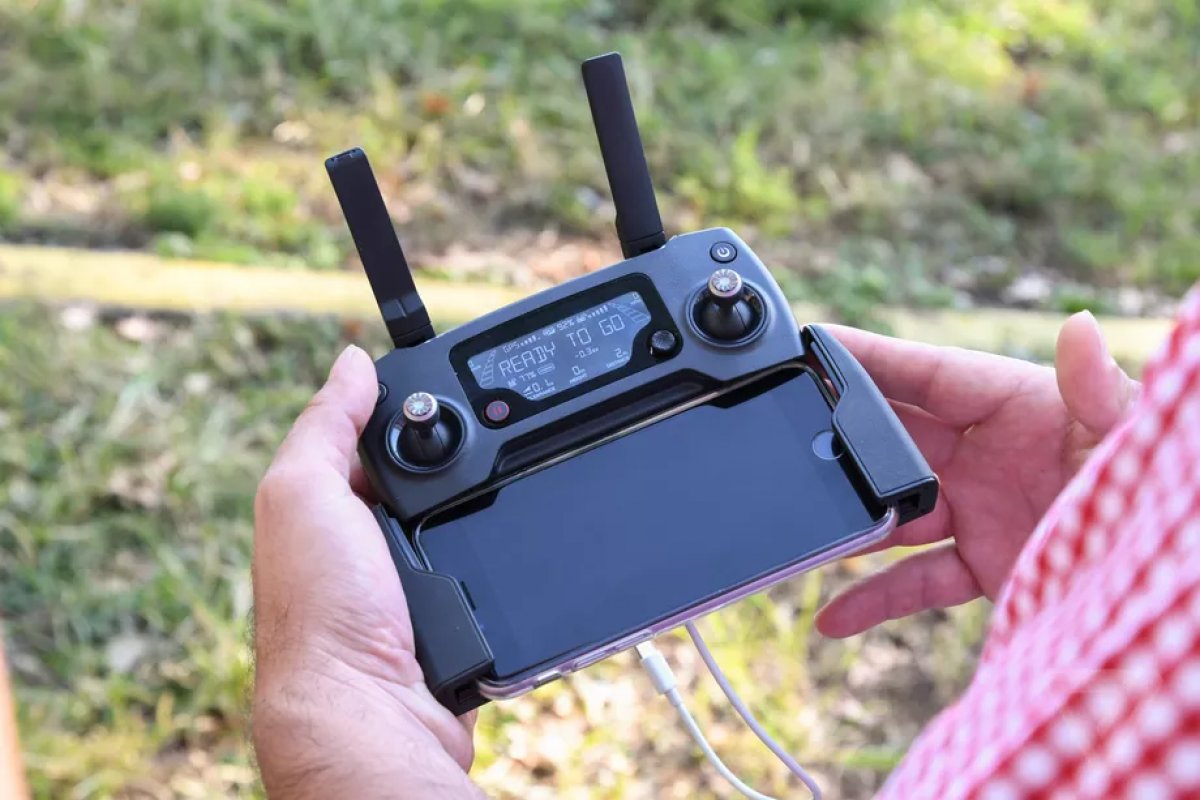 Homem é preso após atingir helicóptero da policia com drone