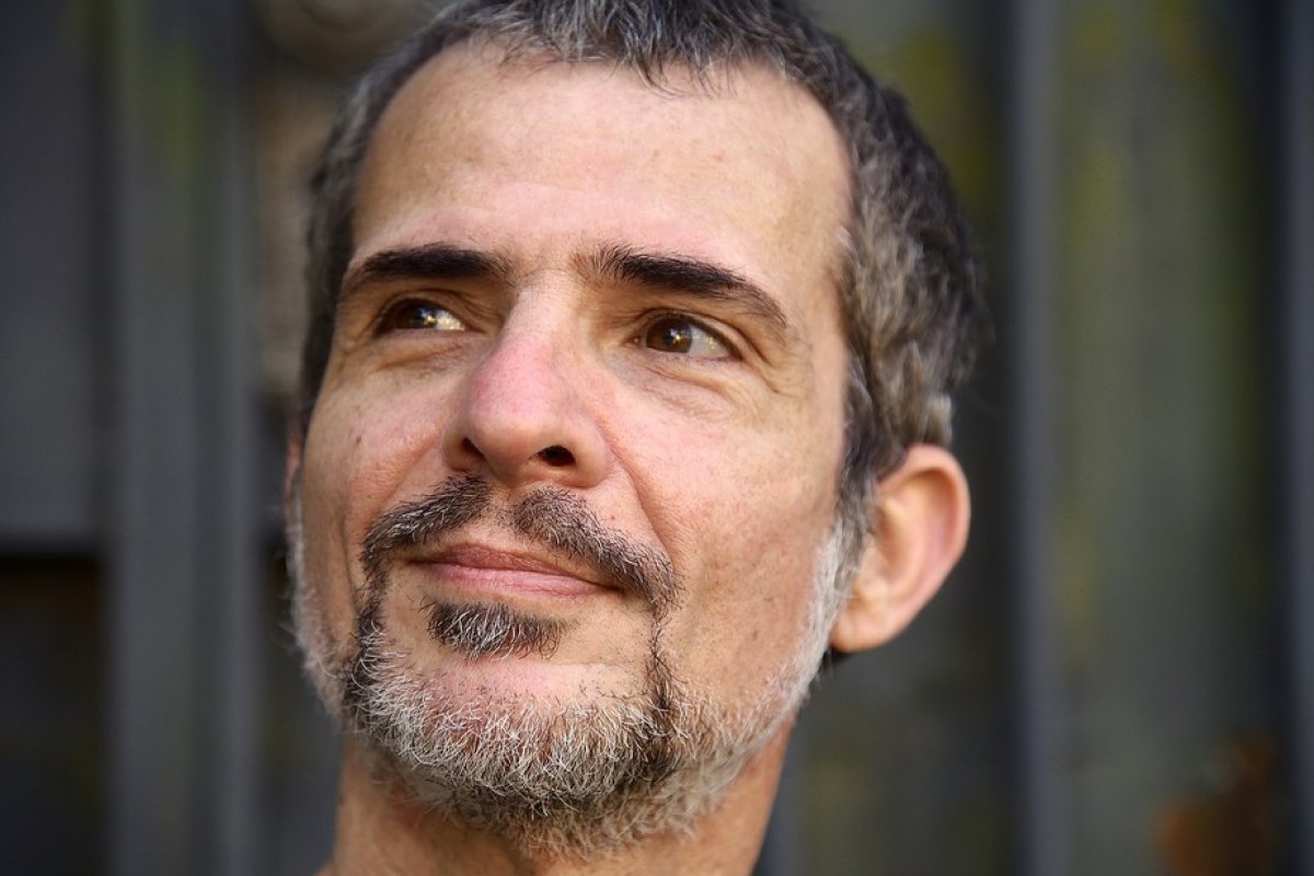 Humberto Effe apresenta música composta sob efeito do isolamento social