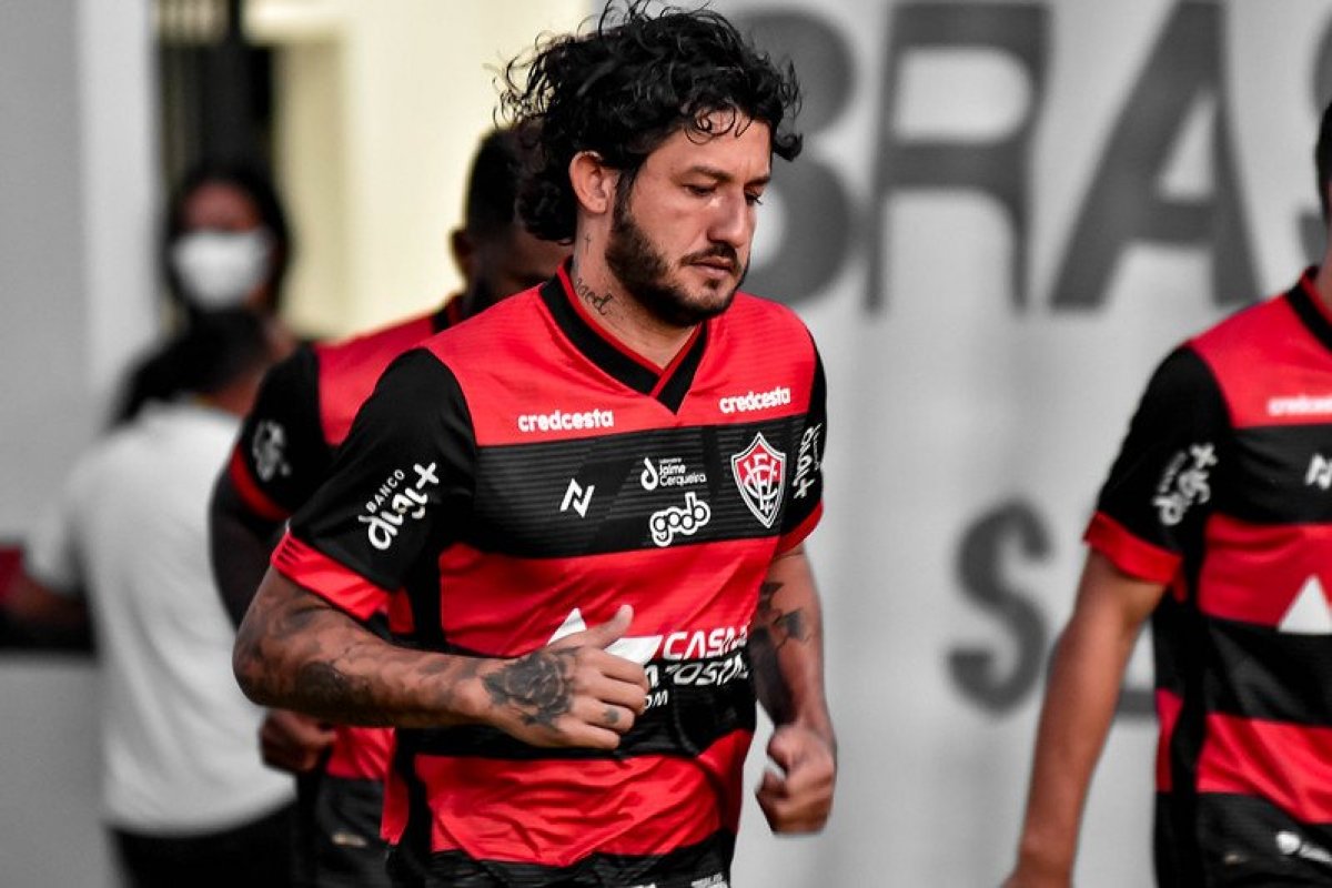 Vitória empata com Chapecoense e segue na zona de rebaixamento da Série B
