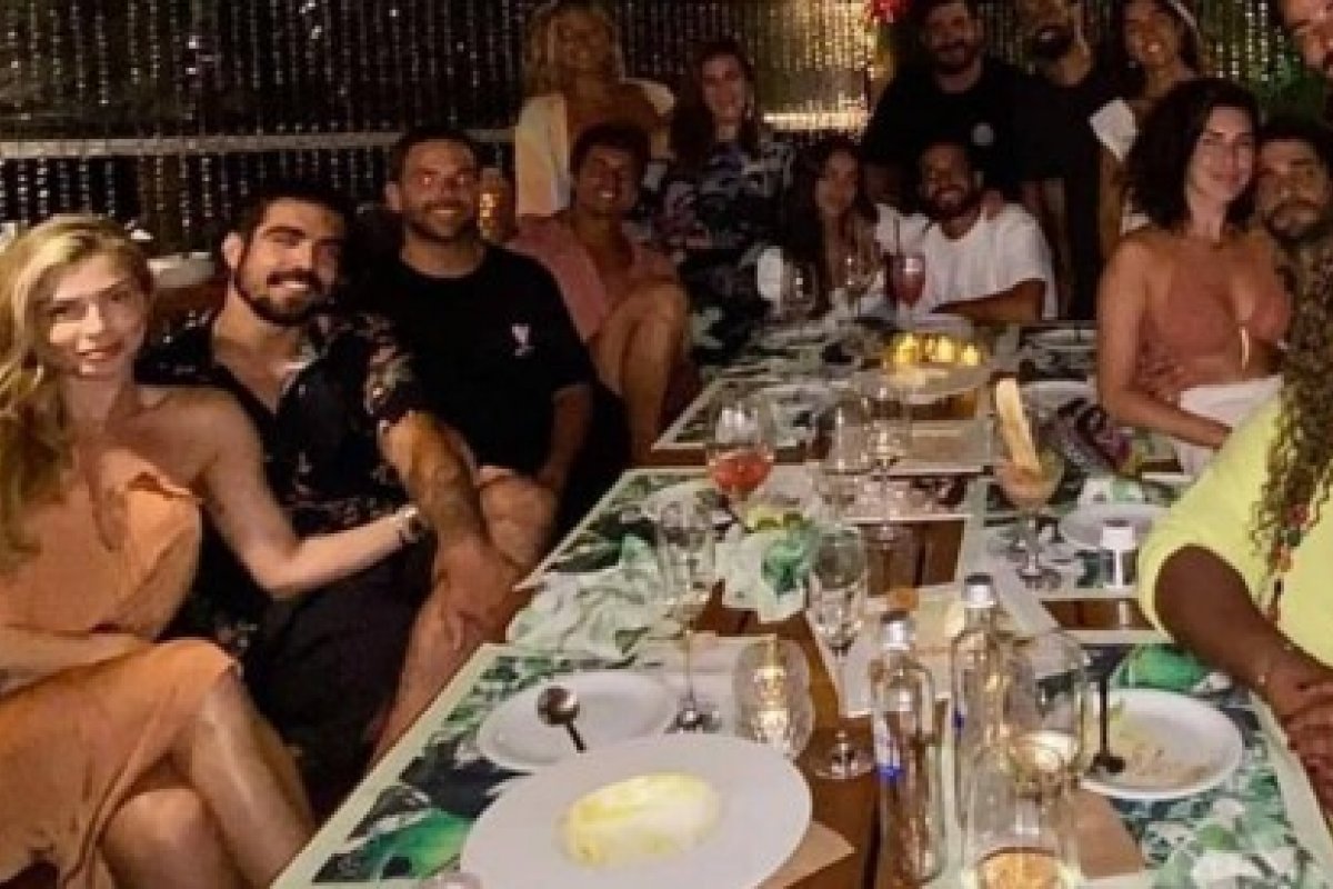 Grazi Massafera curte Fernando de Noronha com Caio Castro