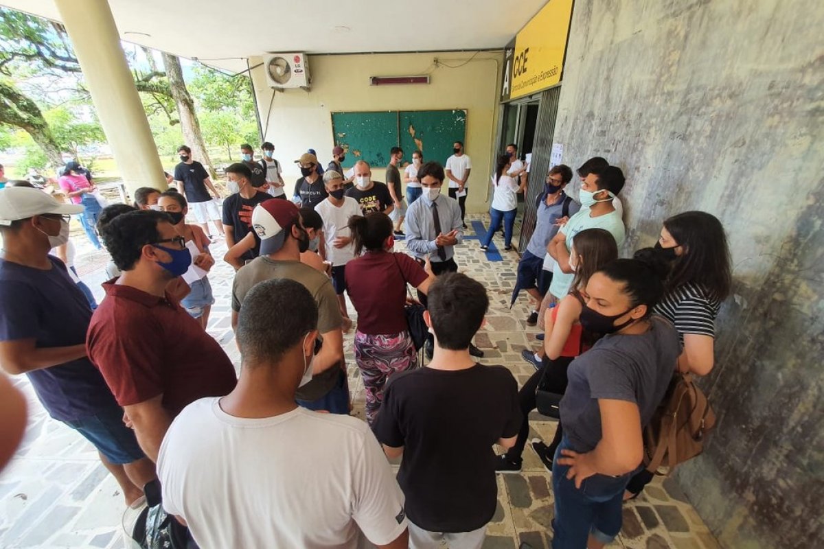 Enem 2020: 1º dia teve alunos barrados em salas lotadas e redação sobre saúde mental