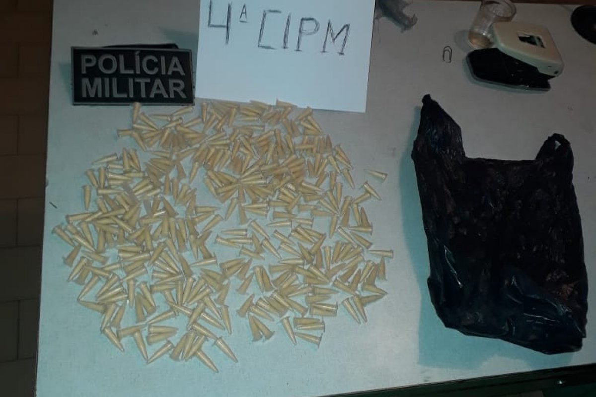 Mais de 300 pinos de cocaína são apreendidos pela polícia em município baiano