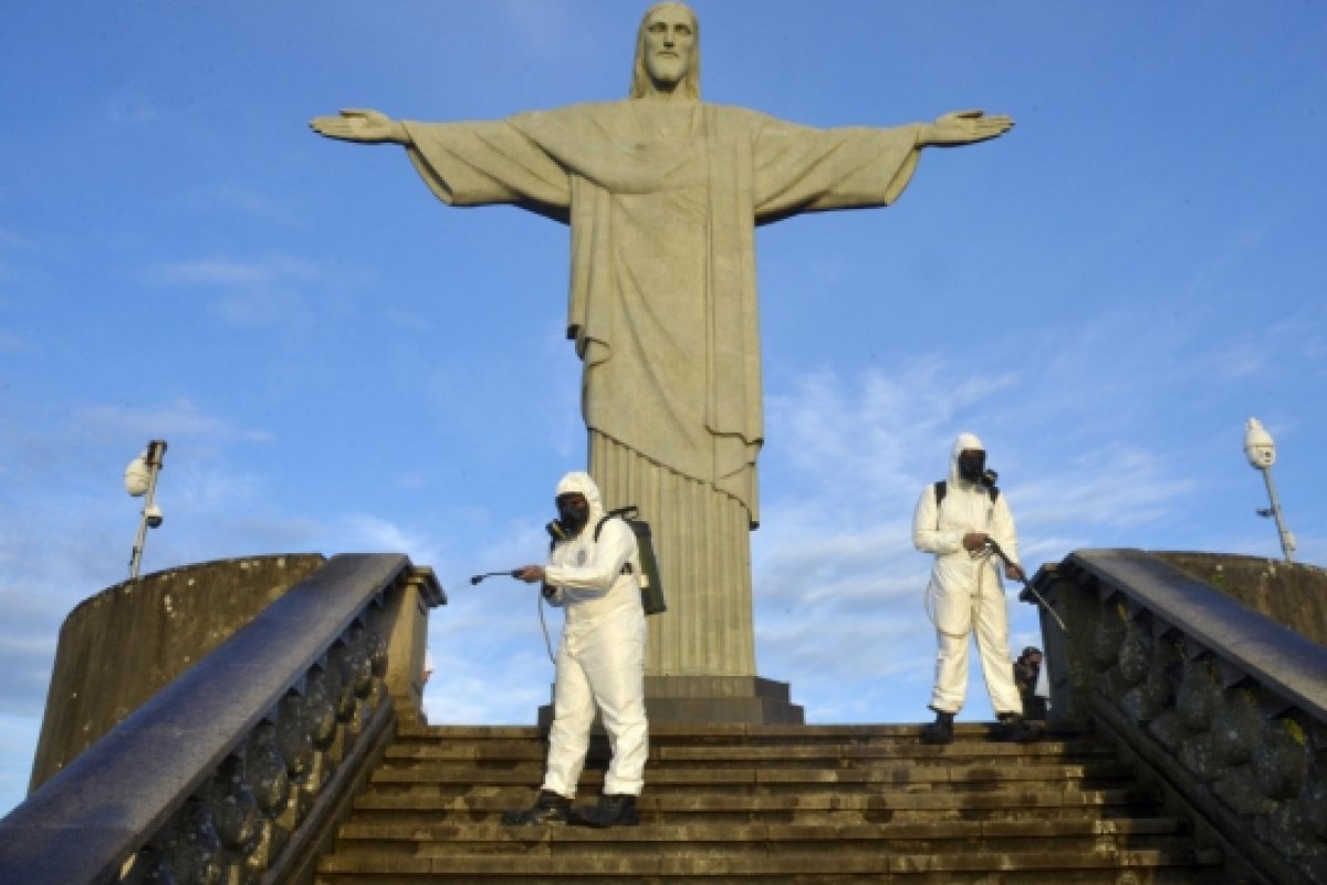 No Twitter, Eduardo Paes anuncia que primeiro vacinado da Covid-19 no RJ receberá dose no Cristo Redentor