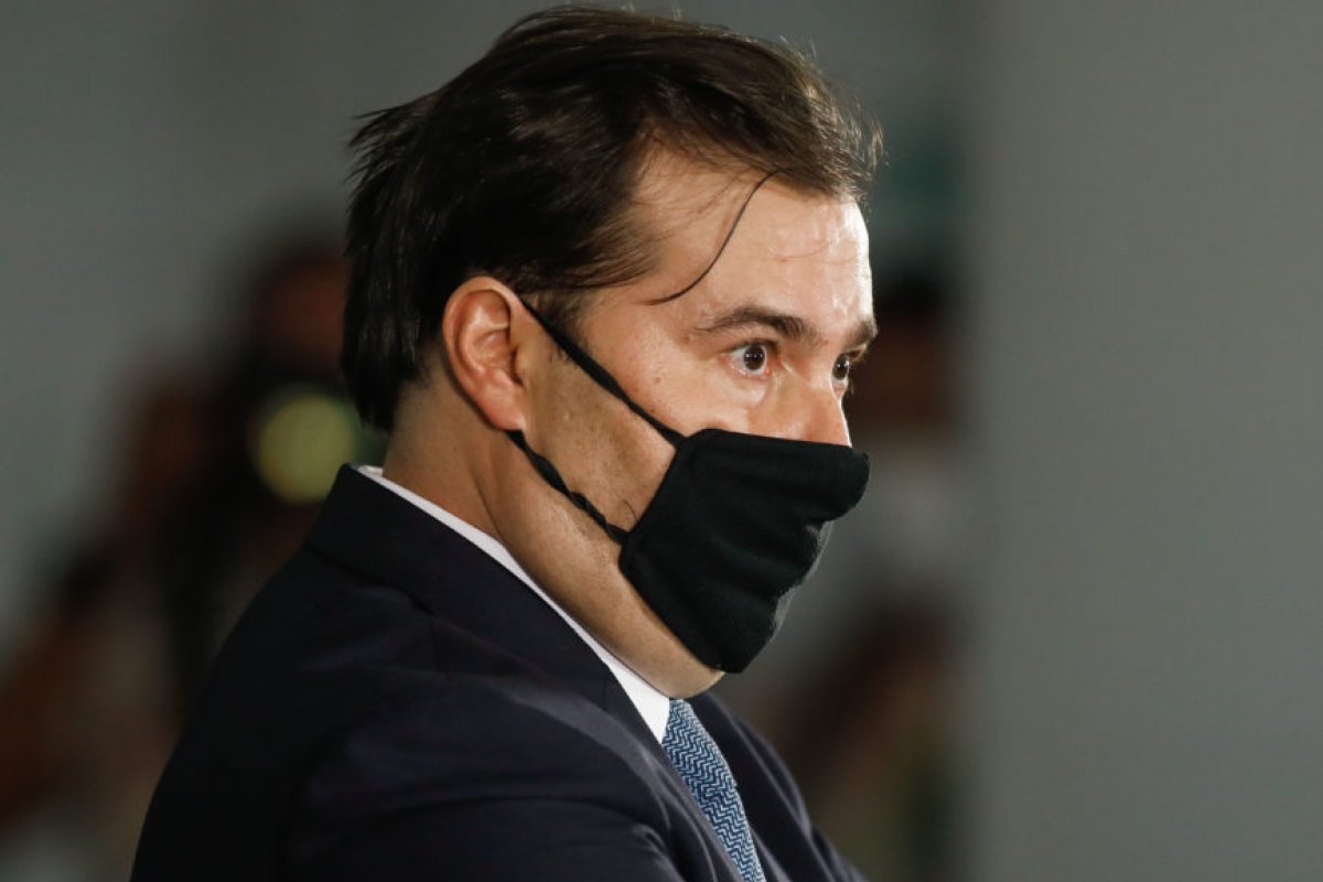 Maia diz que é "inevitável" criação de CPI para investigar "falta de logística" na Saúde