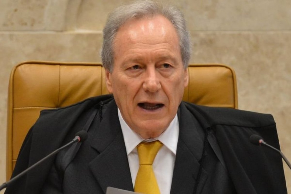 Lewandowski intima governo a atualizar cronograma de vacinação contra a Covid