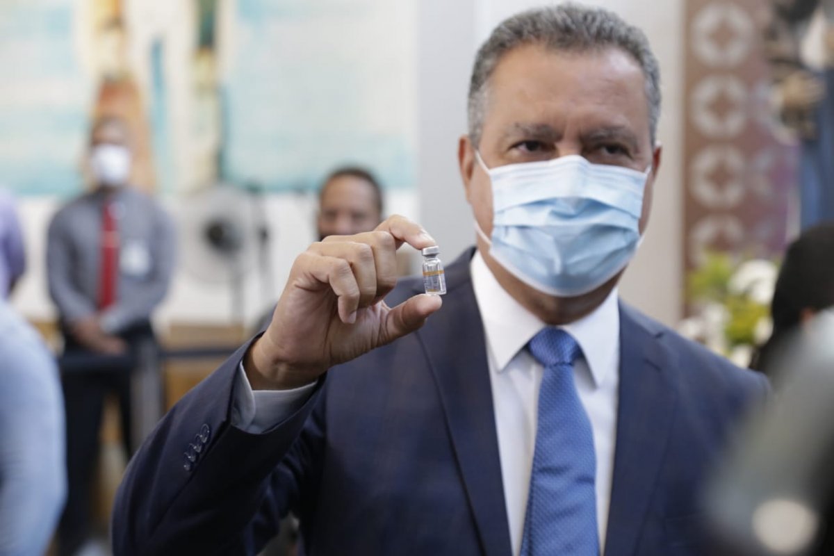 Bahia retém lotes de vacina para garantir segunda dose aos baianos, diz Rui Costa