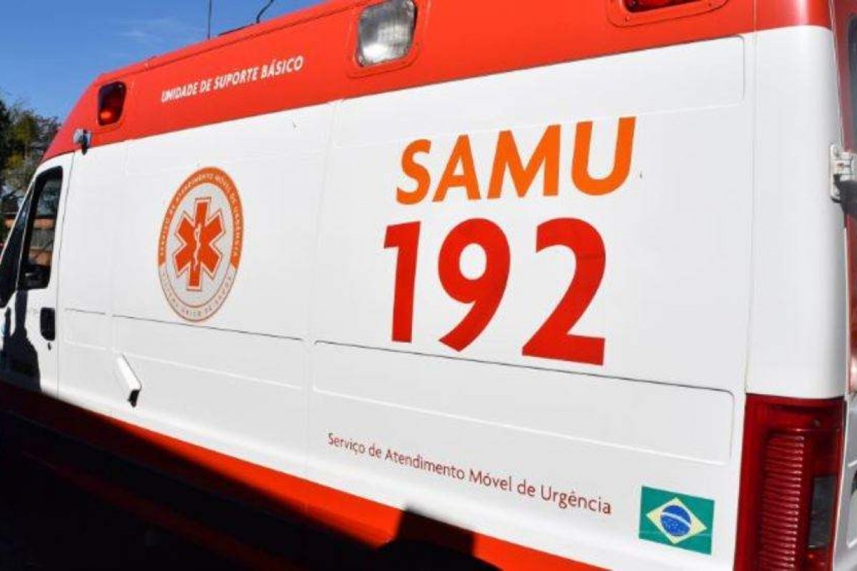 Batida entre moto e carro deixa duas pessoas feridas em Salvador