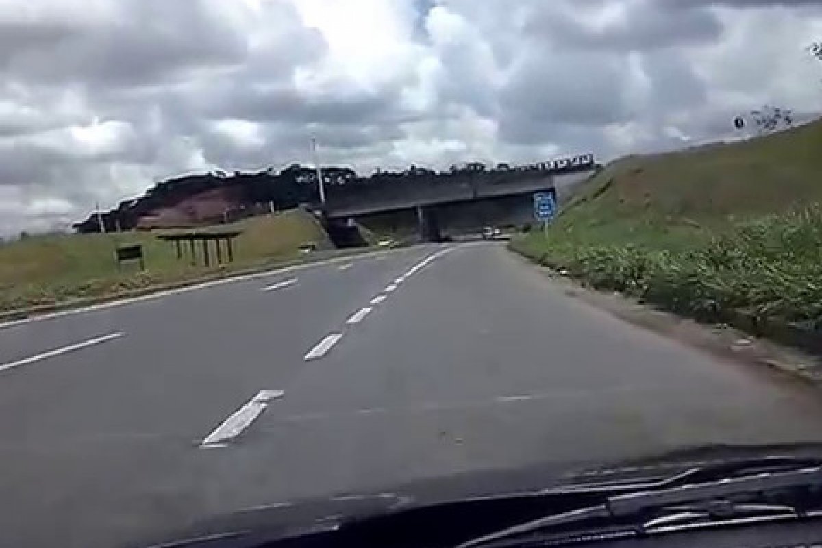 Ossada humana é encontrada na BR-324