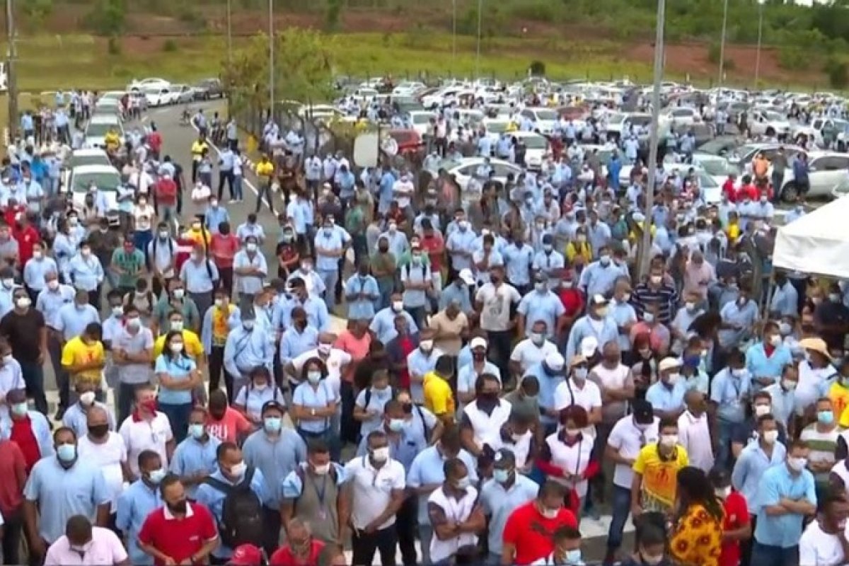 Após anunciar demissão, Ford chama trabalhadores de volta para produzir peças de reposição