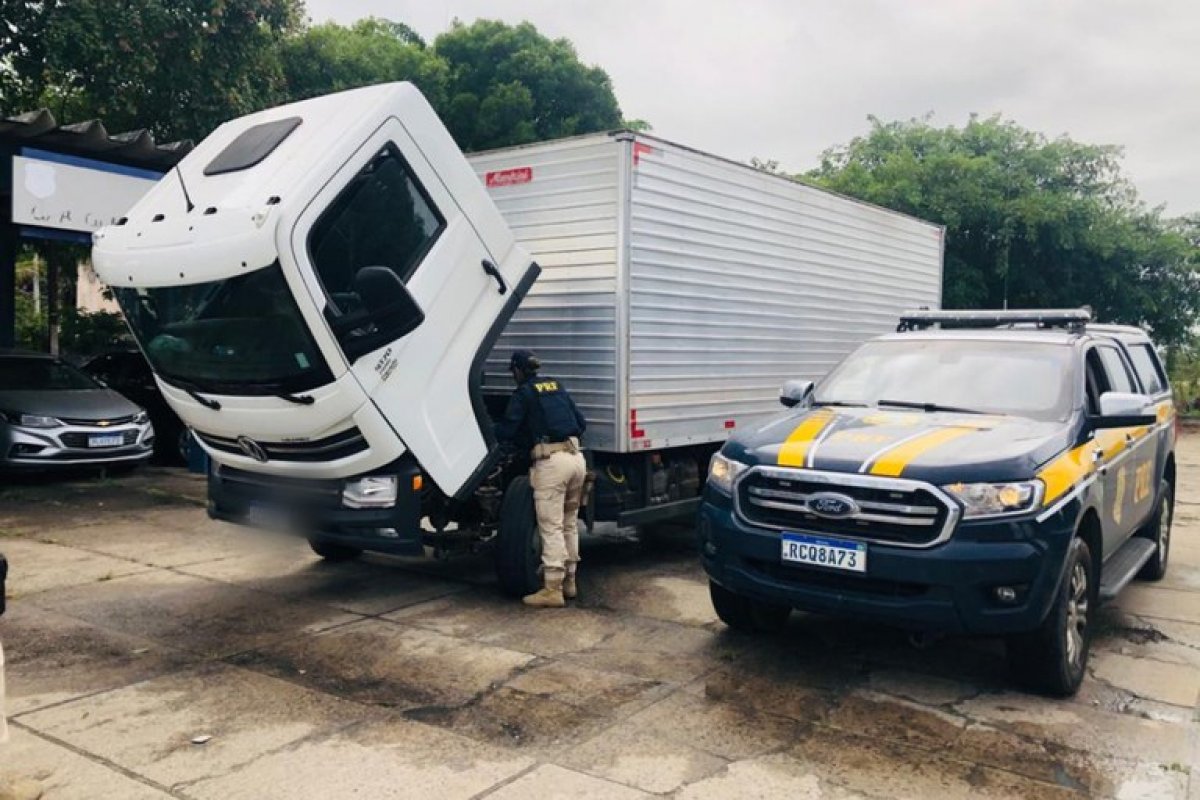 Caminhão roubado é resgatado em rodovia no sul da Bahia