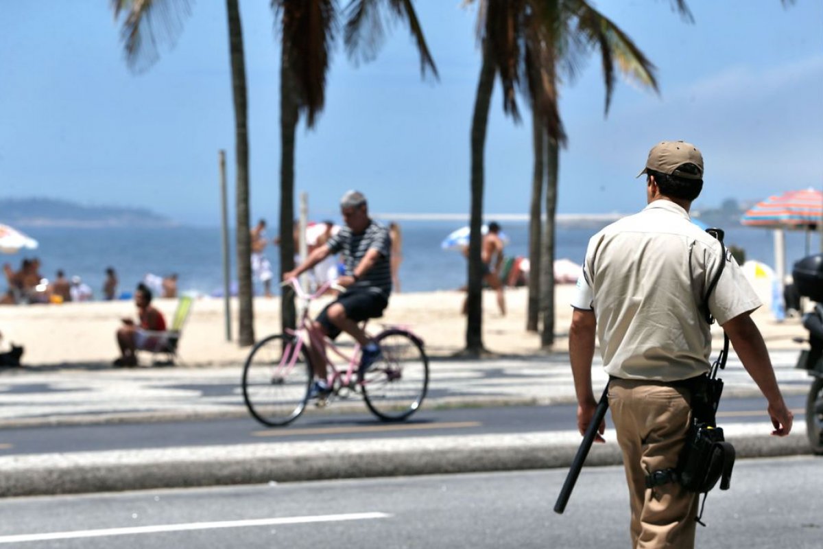 Homem é preso após tentar vender celular roubado para o próprio dono