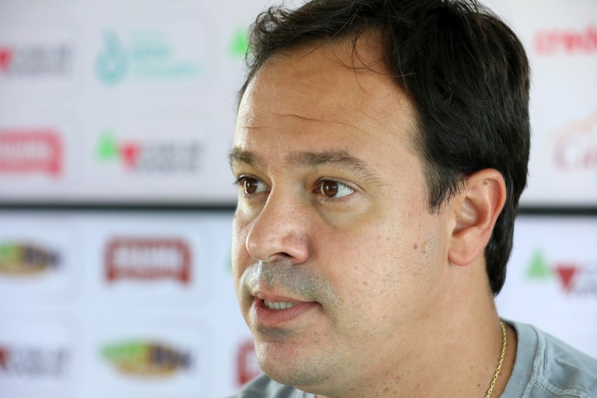 Após lesão, Dado confirma Lucas Fonseca no banco na próxima partida