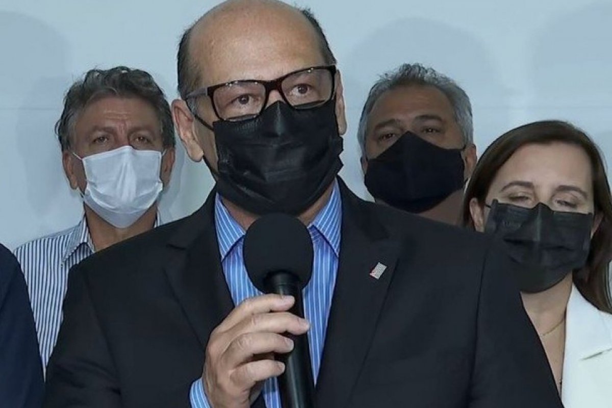 Diretor do Butantan pede que Bolsonaro tenha "agilidade" para negociar insumos com a China