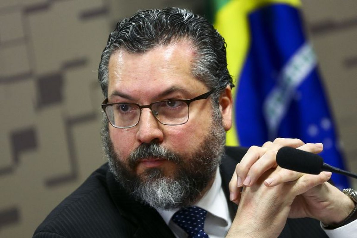 Itamaraty admite falha no trato com Índia e China para recebimento de insumos para vacinas