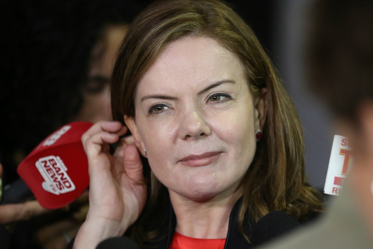 Gleisi Hoffmann poderá atuar como advogada de Lula