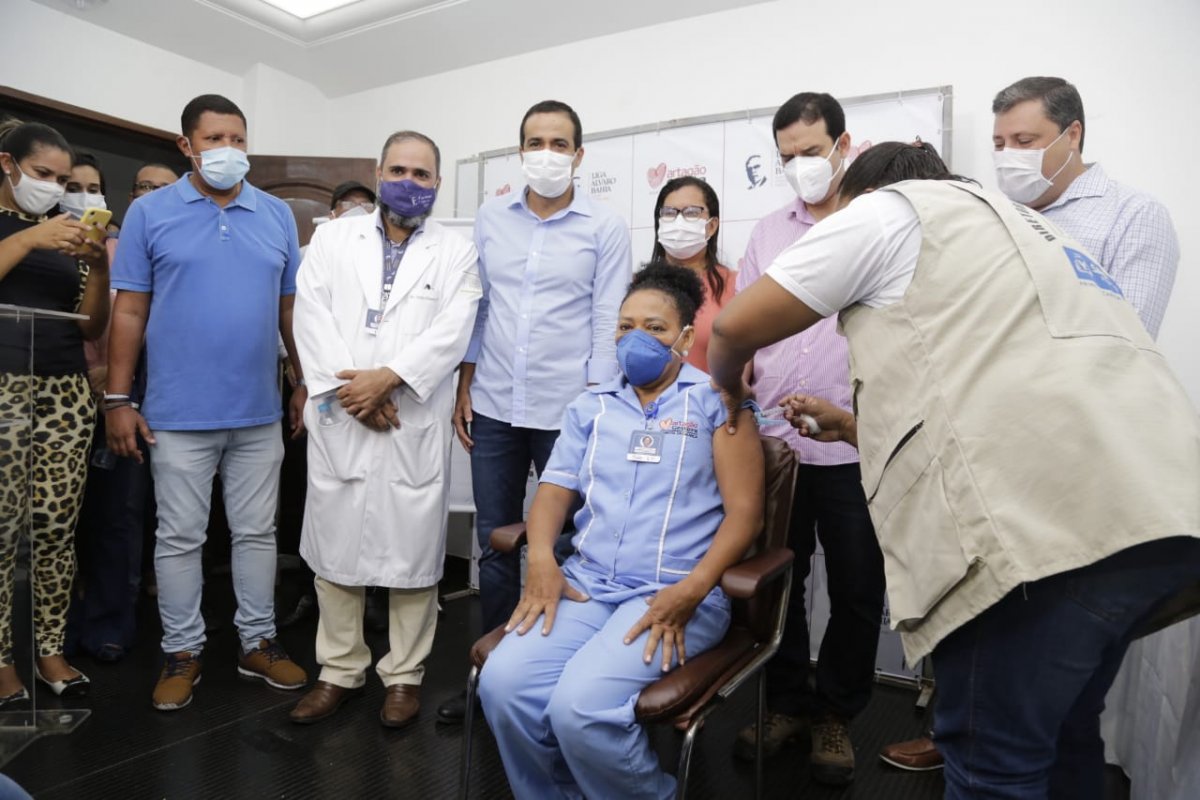 Bruno diz que expectativa é que novas doses de Coronavac cheguem na próxima semana