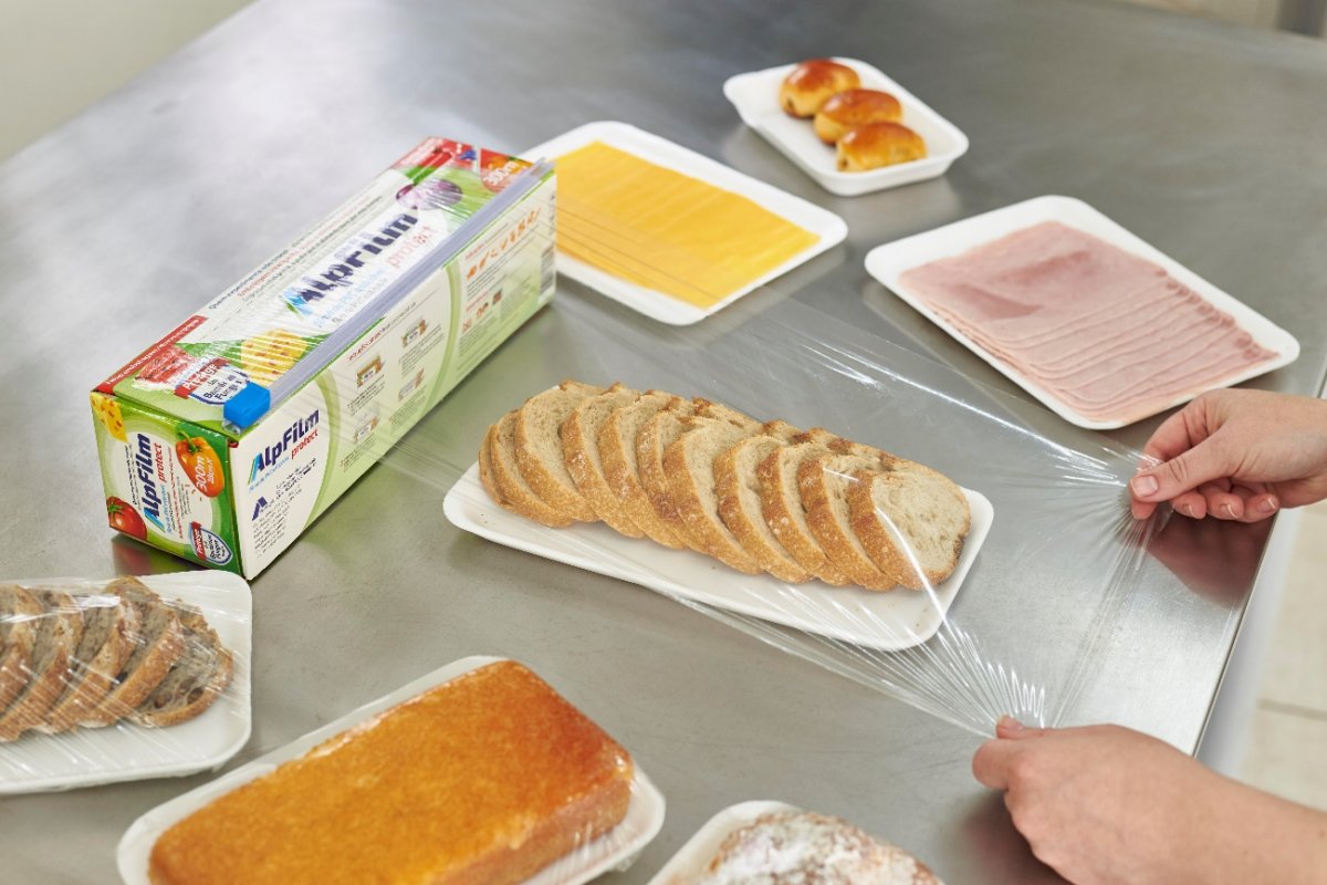 Iniciativa da Braskem com AlpFilm dá origem a plástico que protege alimentos e superfícies do coronavírus