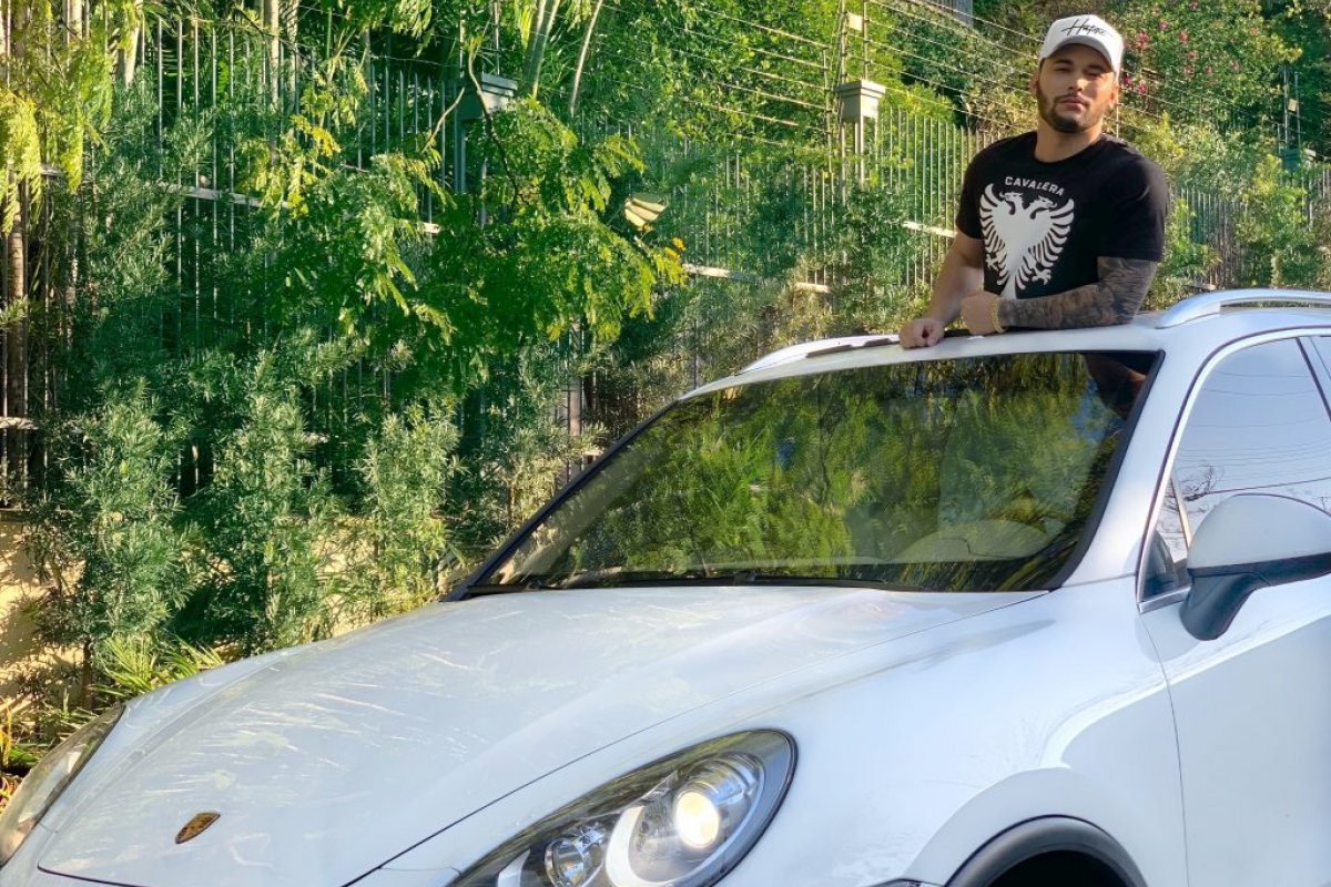 Jovem milionário lança e-book e curso para ensinar o segredo para faturar na internet