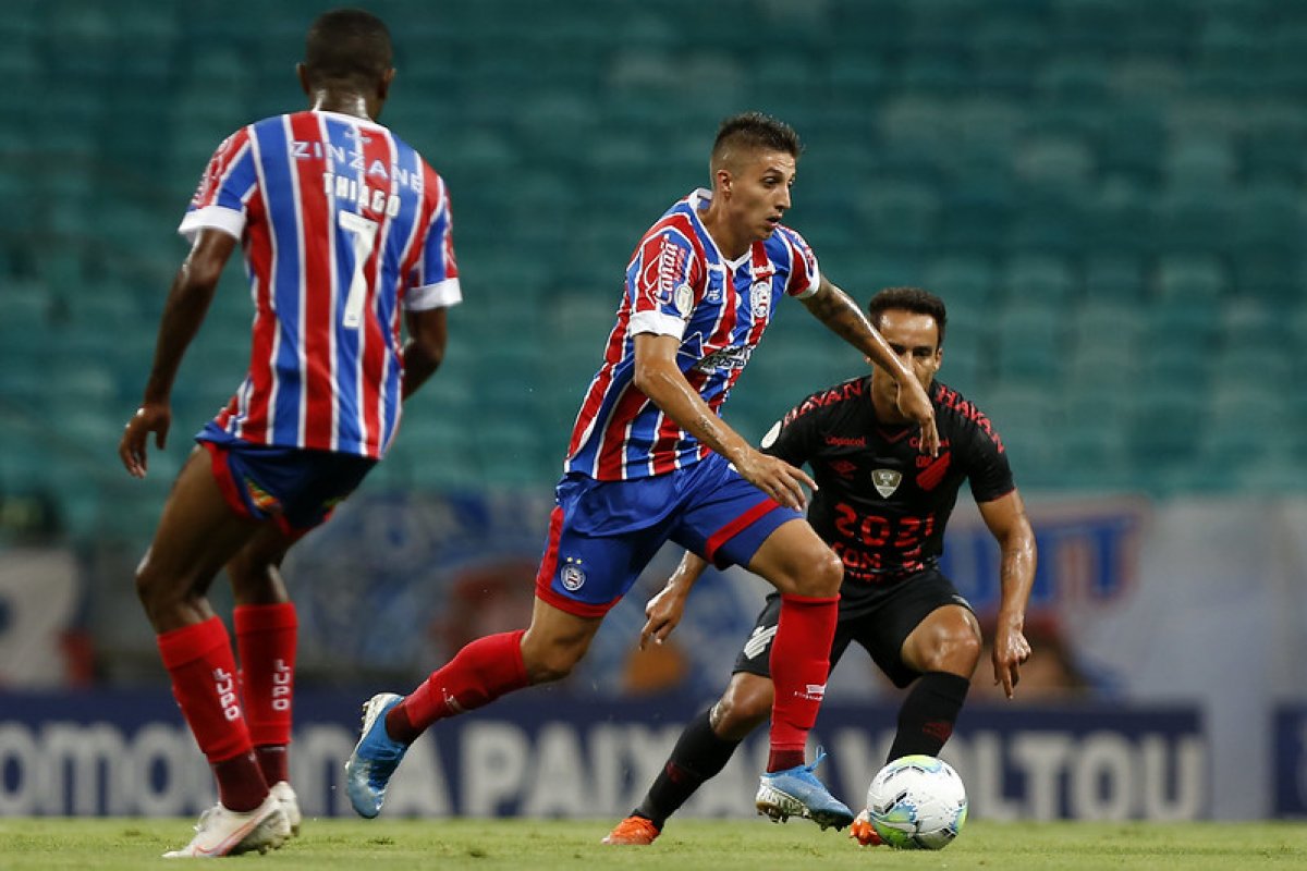 Bahia vence Athletico-PR na Fonte Nova e deixa provisoriamente a zona de rebaixamento
