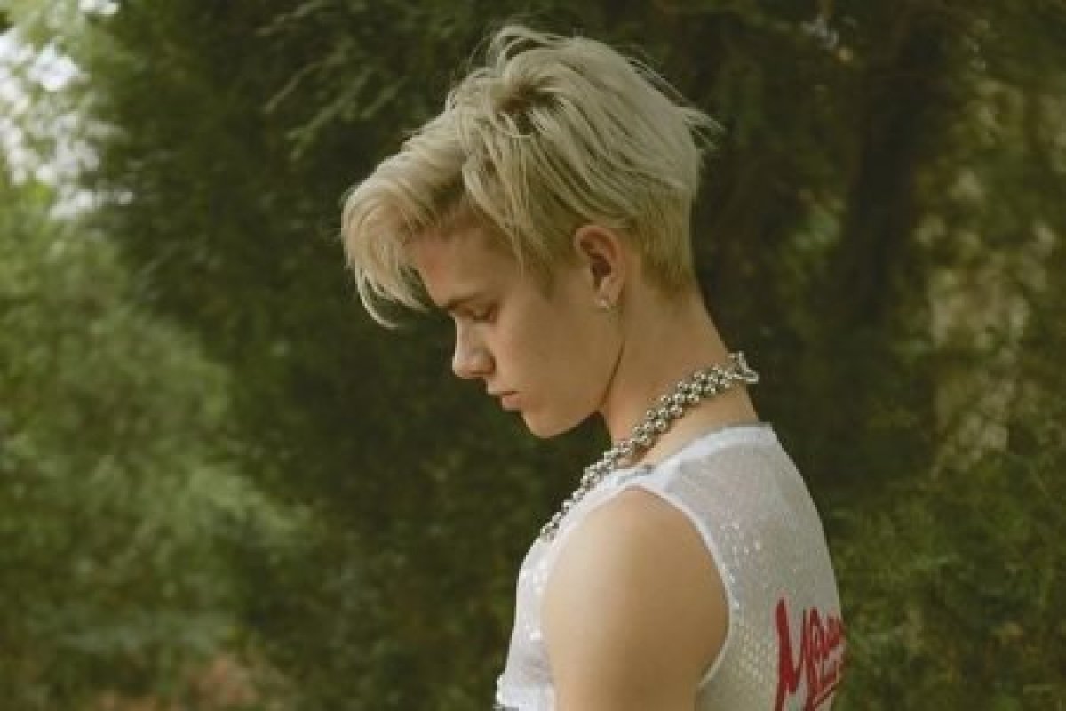 Filho gato de Victoria e David Beckham, estrela capa da L’Uomo Vogue