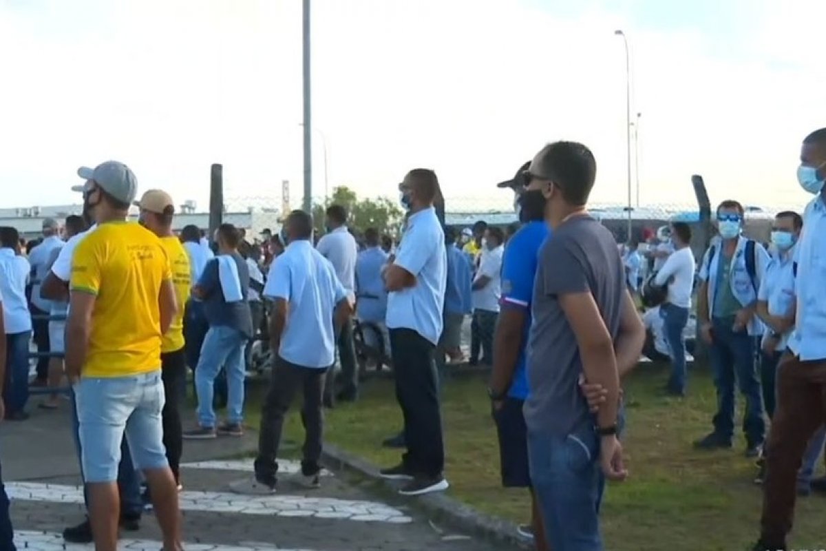 Trabalhadores da Ford realizam novo protesto contra fechamento de fábrica em Camaçari