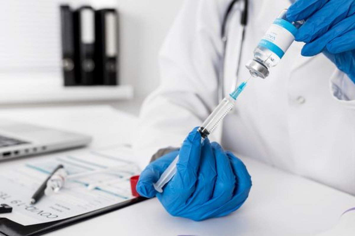 Mesmo com previsão de entrega de 210 milhões de doses, Fiocruz diz que "vai faltar vacina"