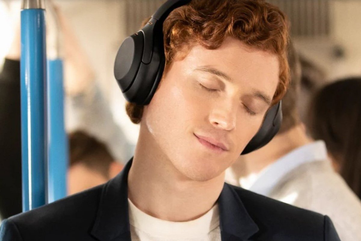 "Melhor de 2020" fone Bluetooth da Sony promete cancelamento de ruído ativo