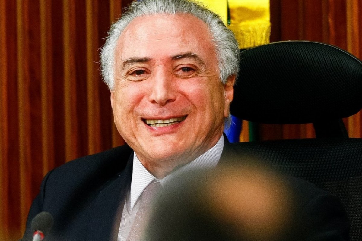 Ex-presidente Temer entra nas negociações para liberação de insumos de vacina do Butantan que estão na China