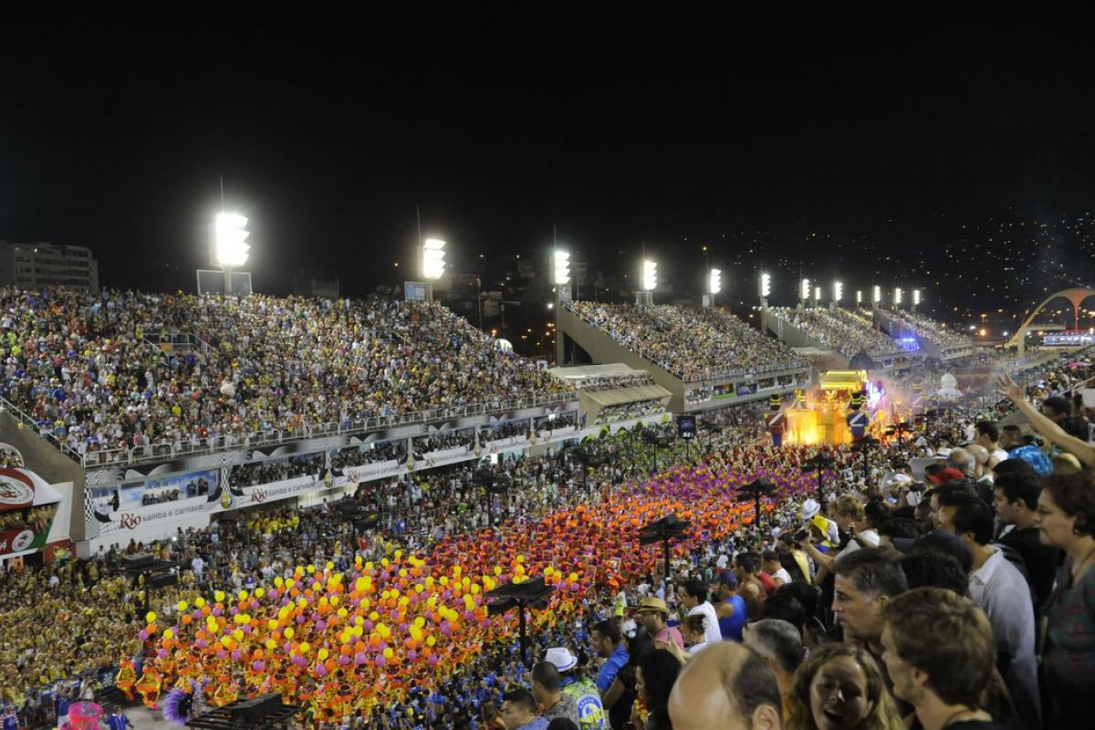 Governo do RJ descarta realização de Carnaval em julho