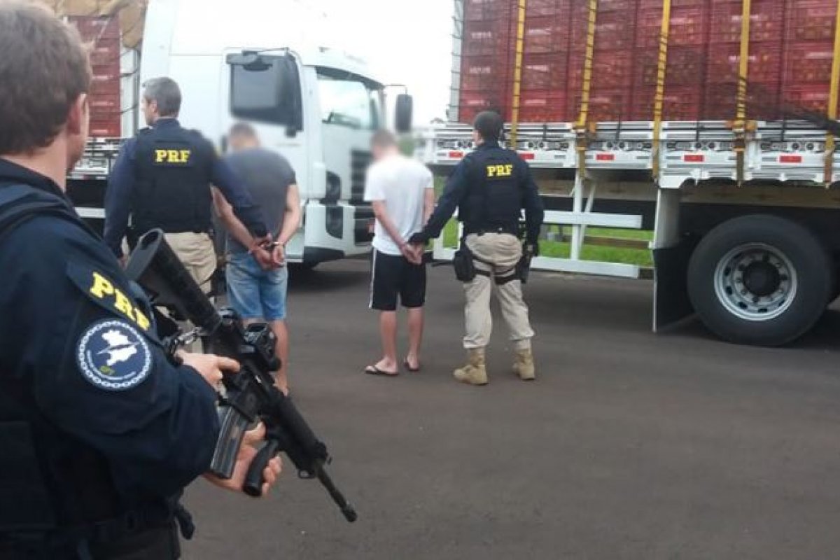 Três apreensões foram realizadas na noite desta quarta-feira (14) pela PRF, no Rio Grande do Sul