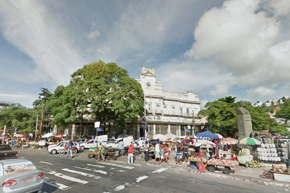 Mulher joga ácido em amante do marido em Salvador