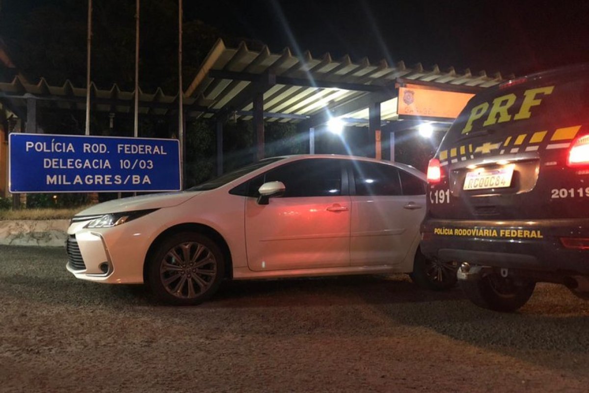 Homem é flagrado com carro roubado na BR 116
