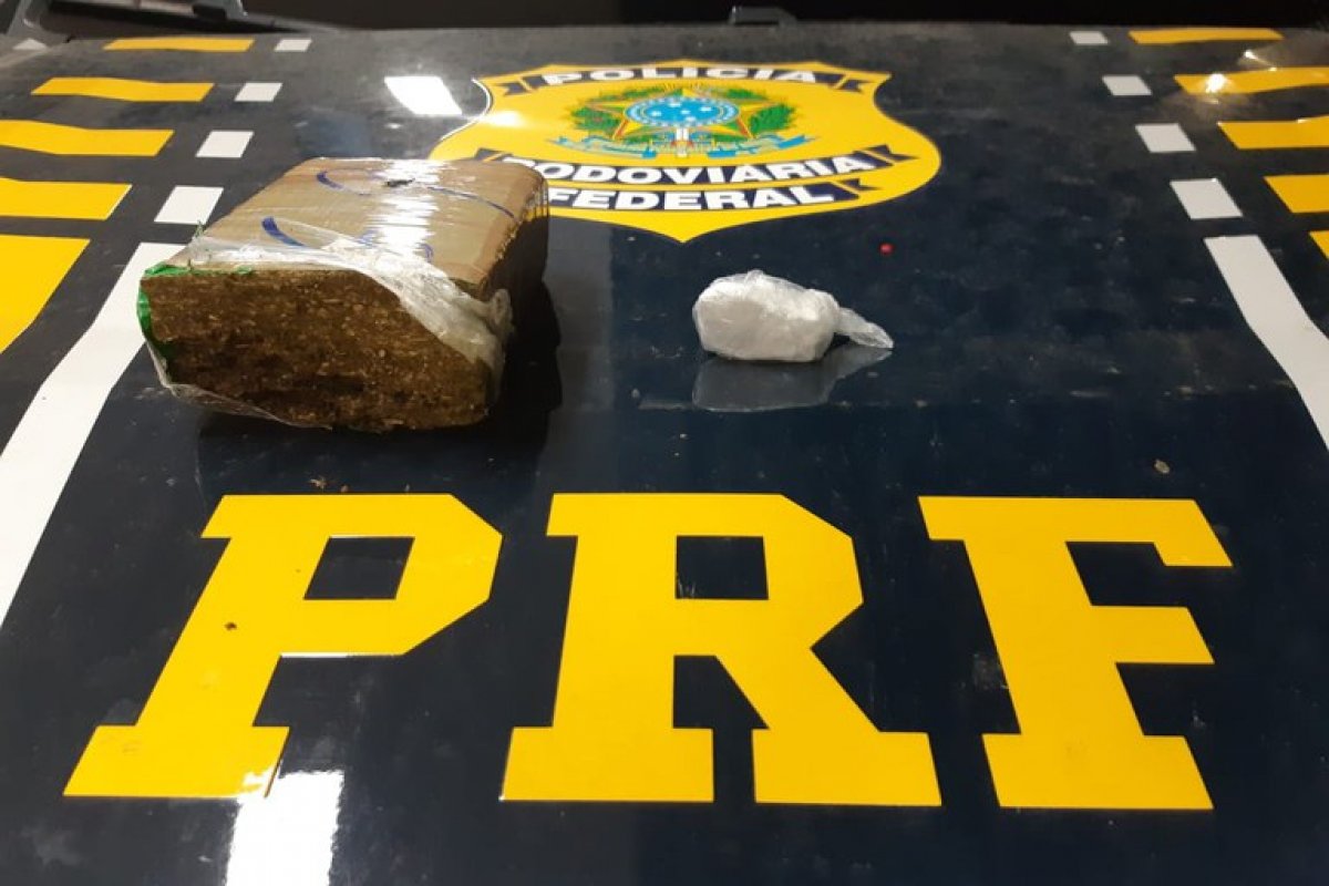 Maconha e cocaína são apreendidas dentro de carro no norte da Bahia