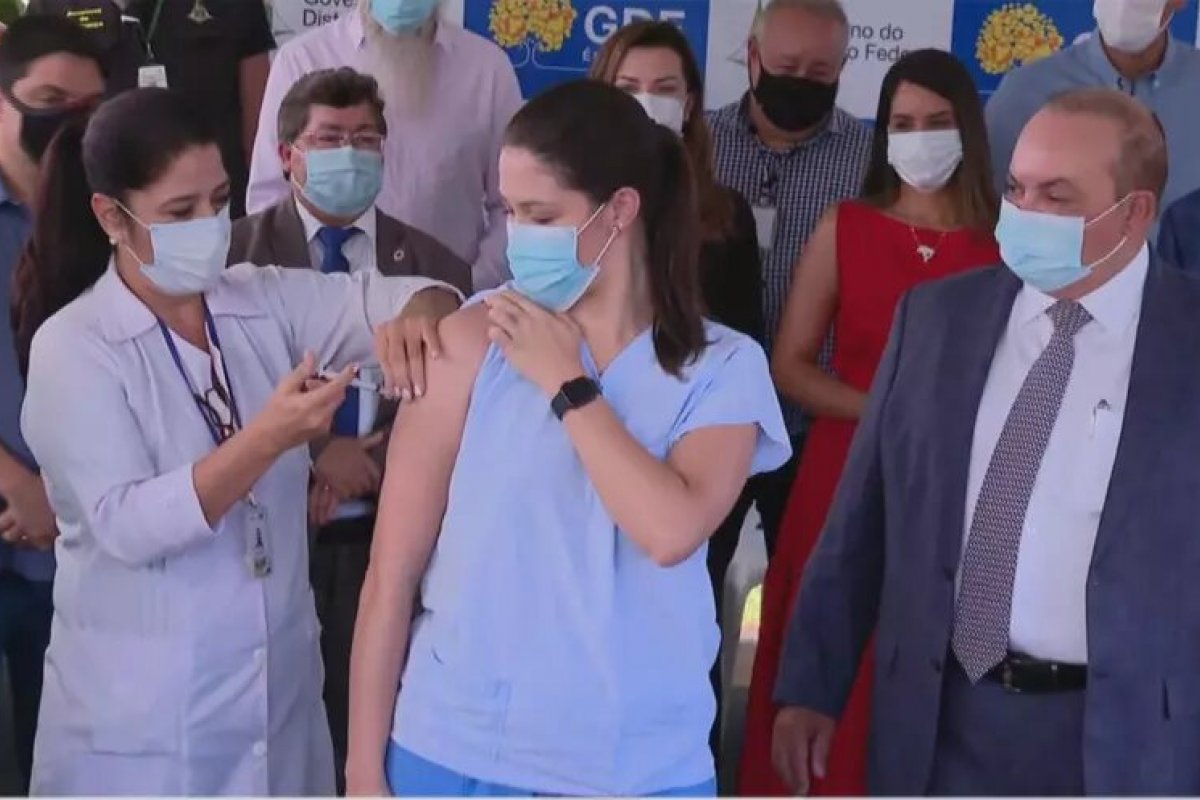 Eficácia da Coronavac pode ficar comprometida se segunda dose for adiada, diz Butantan