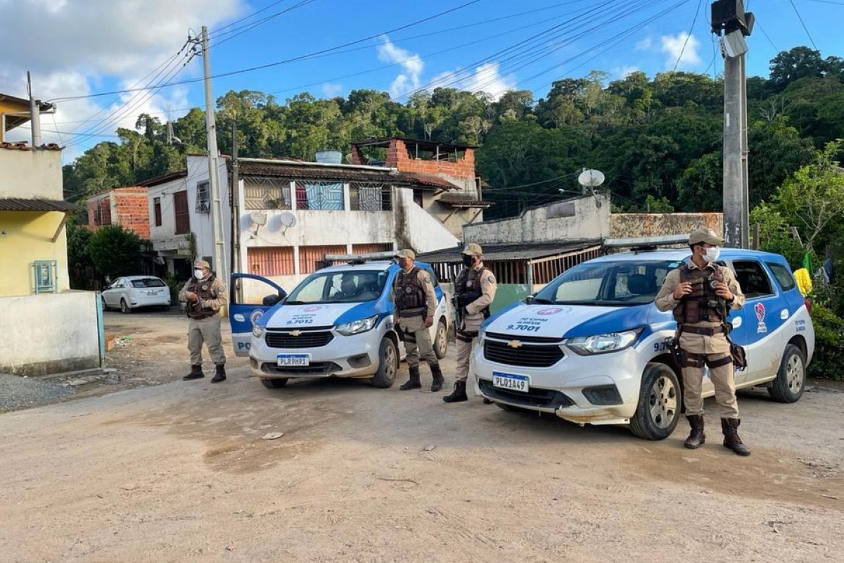 Polícia prende dois homens flagrados com armas e drogas, em Ilhéus
